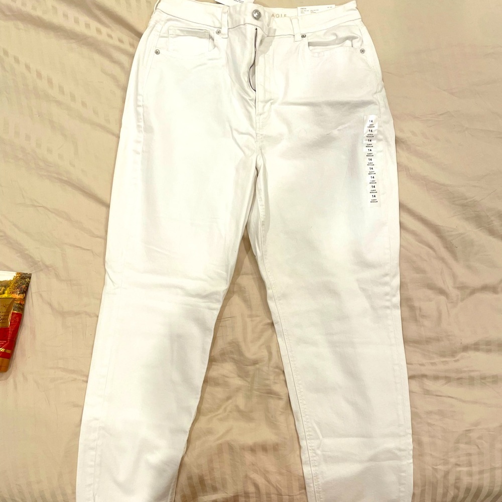 White curve line American Eagle mom jeans brand new with tags high rise regular